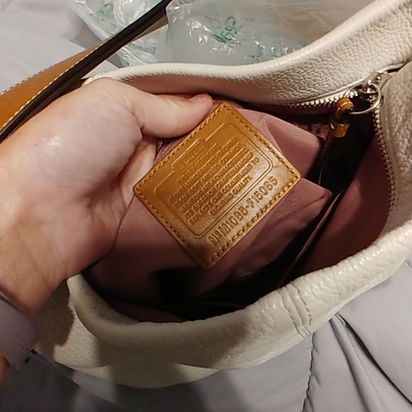 White Coach handbag - Picture 4 of 4